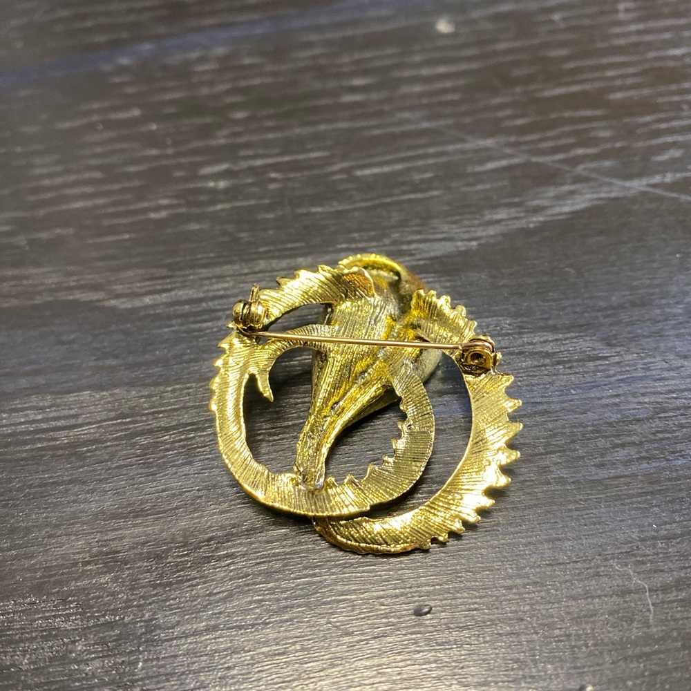 Gold snake brooch with green rhinestones - Picture 5 of 10